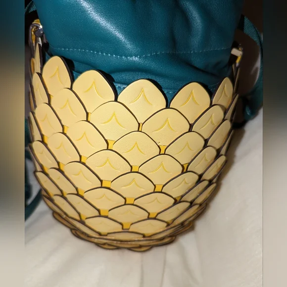 Kate Spade Pineapple Crossbody Drawstring Bucket Bag Colada Yellow Green EUC - Picture 6 of 10